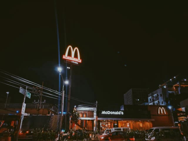 Ile kosztuje budowa McDonald's? Kluczowe czynniki wpływające na cenę