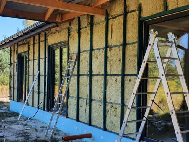 Ile kosztuje elewacja domu 150m2? Poznaj ukryte koszty i opcje