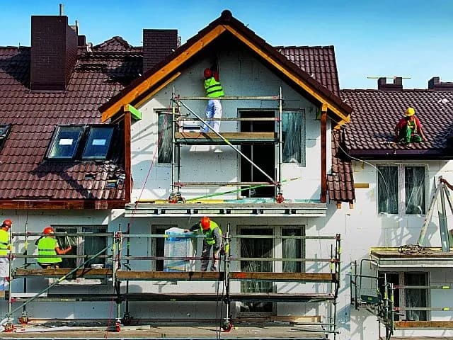 Ile kosztuje remont domu w stanie surowym? Sprawdź szokujące ceny!
